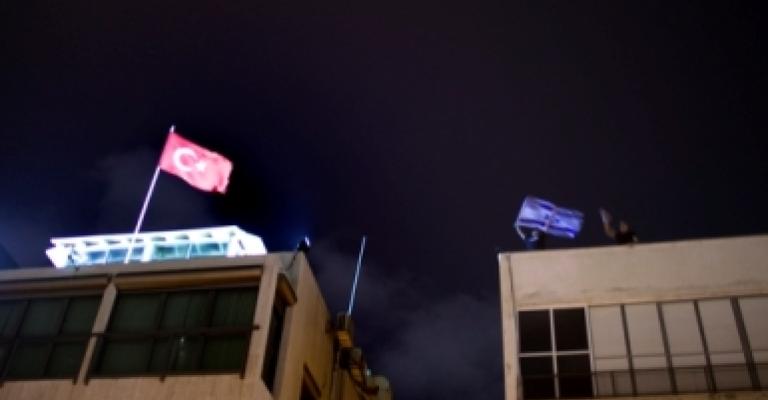 تضارب الأنباء حول إطلاق نار قرب السفارة التركية في تل أبيب تضارب الأنباء حول إطلاق نار قرب السفارة التركية في تل أبيب