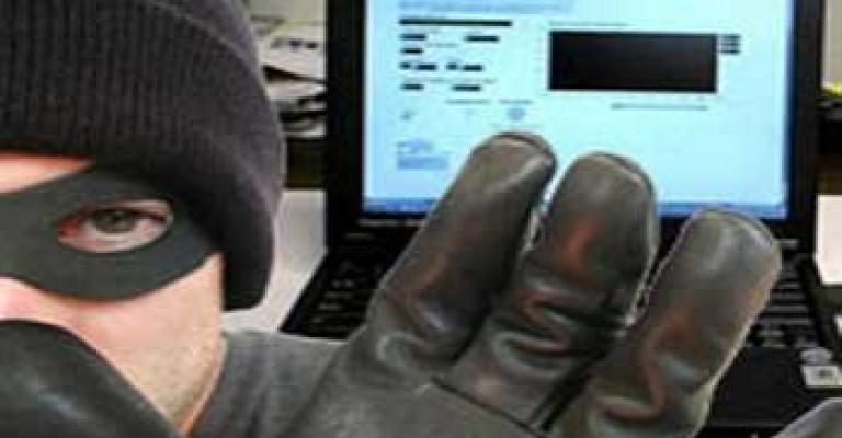 " الاحتيال الالكتروني".. تعددت الطرق والهدف واحد..فيديو