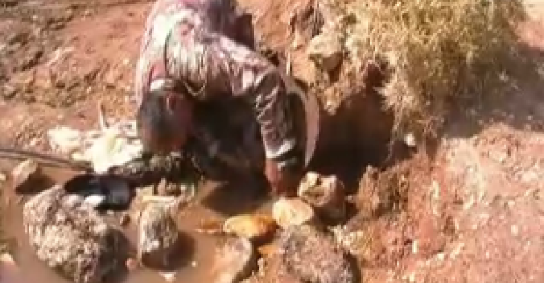 في مأدبا..اعتداء على خطوط تنقل المياه إلى العاصمة..فيديو