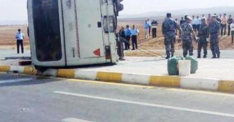 Man dies, 15 injured in bus turn over Man dies, 15 injured in bus turn over