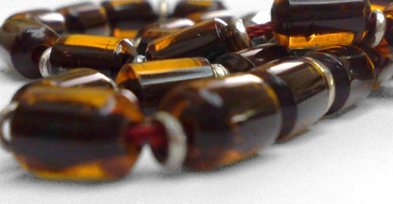 السبح والمساويك تجارة رائجة في رمضان (فيديو)