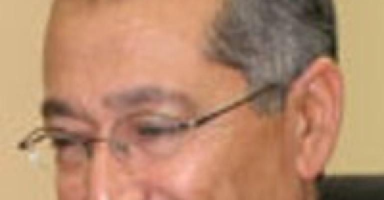 لماذا يتاورى المسؤولون عن عيون الناس؟