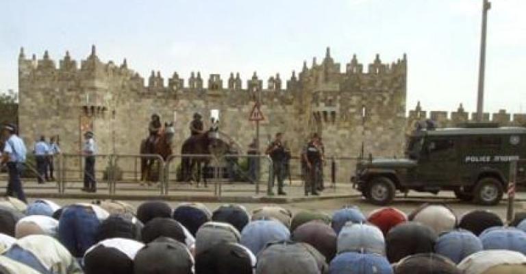 120 ألف مصل يؤدون الصلاة بالأقصى في "الجمعة اليتيمة" من رمضان 120 ألف مصل يؤدون الصلاة بالأقصى في "الجمعة اليتيمة" من رمضان