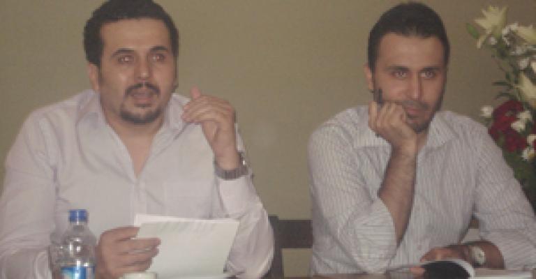 خليفة يوقع "كأنني أنا" خليفة يوقع "كأنني أنا"