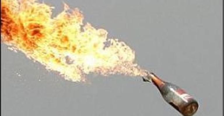 محاكمة 6 متهمين القوا زجاجات حارقة على سيارات الشرطة