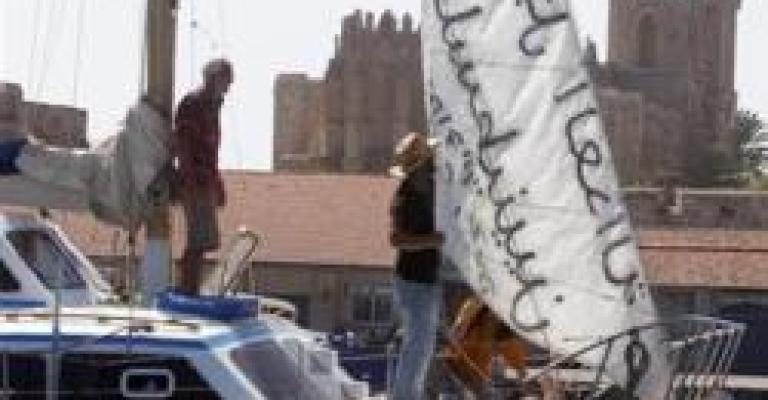 البحرية الإسرائيلية تسيطر على يخت نشطاء يهود متوجه لغزة البحرية الإسرائيلية تسيطر على يخت نشطاء يهود متوجه لغزة