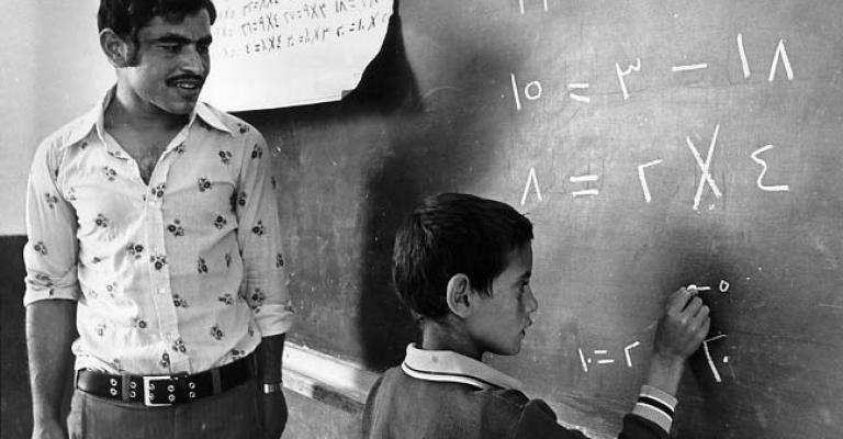 استمرار نقص الكتب المدرسية في الاونروا استمرار نقص الكتب المدرسية في الاونروا