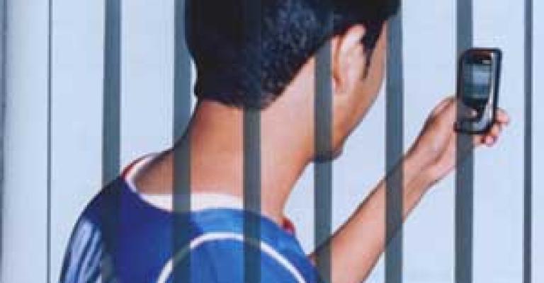 إدانة متهمين حاولا تصوير شاب عاريا