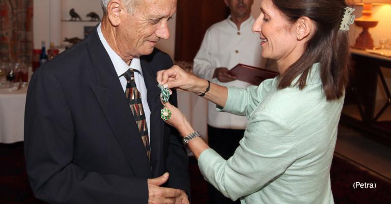 فرنسا تكرم عالم الاثار الاردني زيادين فرنسا تكرم عالم الاثار الاردني زيادين