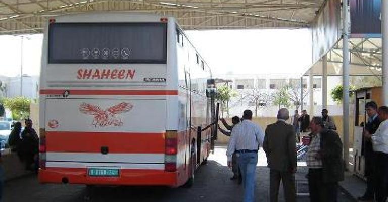 الجانب الإسرائيلي يغلق معبر الكرامة إثر حادث الجيزة الجانب الإسرائيلي يغلق معبر الكرامة إثر حادث الجيزة