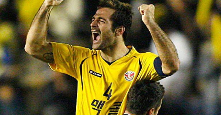 Australia's Ognenovski named 2010 AFC 'Player Of The Year' Australia's Ognenovski named 2010 AFC 'Player Of The Year'
