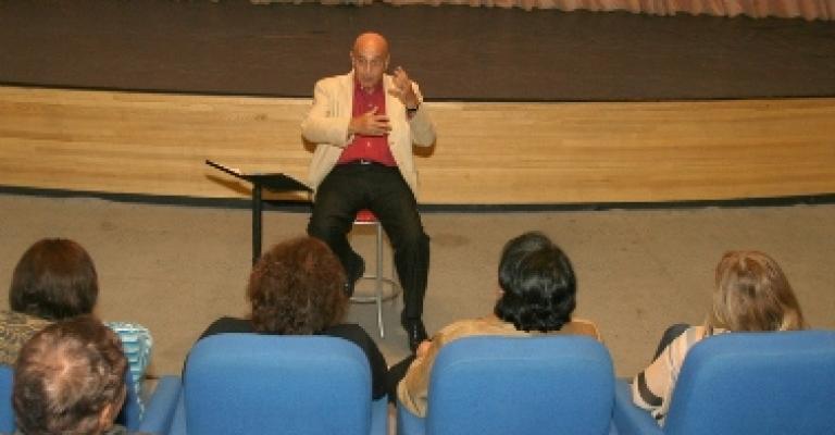 Sawalha to perform in Arabian nights of Comedy Festival