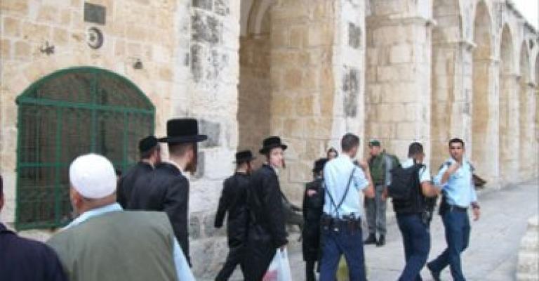 منع مصلين من دخول الأقصى والسماح لمستوطنين بإقامة شعائرهم فيه منع مصلين من دخول الأقصى والسماح لمستوطنين بإقامة شعائرهم فيه