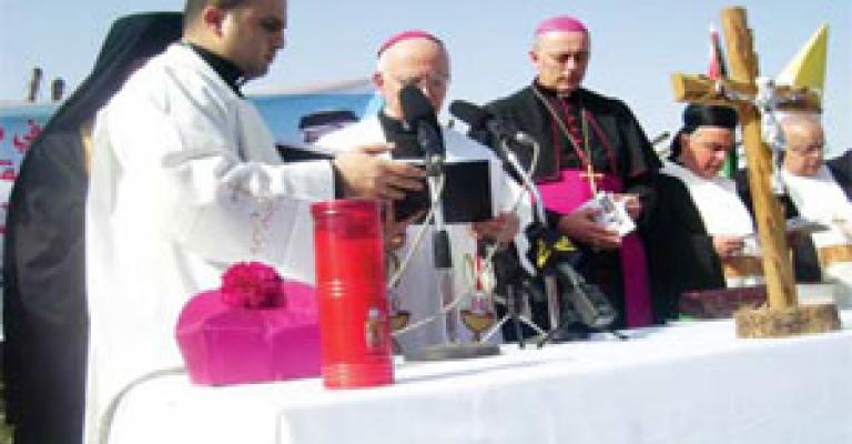 الطوائف الكاثوليكية تحتفل بعيد الغطاس الطوائف الكاثوليكية تحتفل بعيد الغطاس