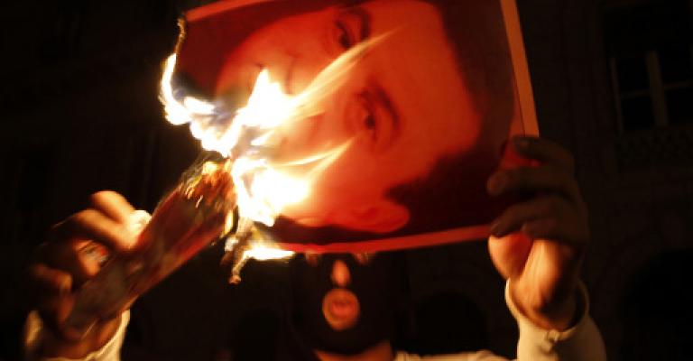 تجمهر أمام السفارة المصرية في عمان ورفع شعارات تؤيد "سقوط مبارك"