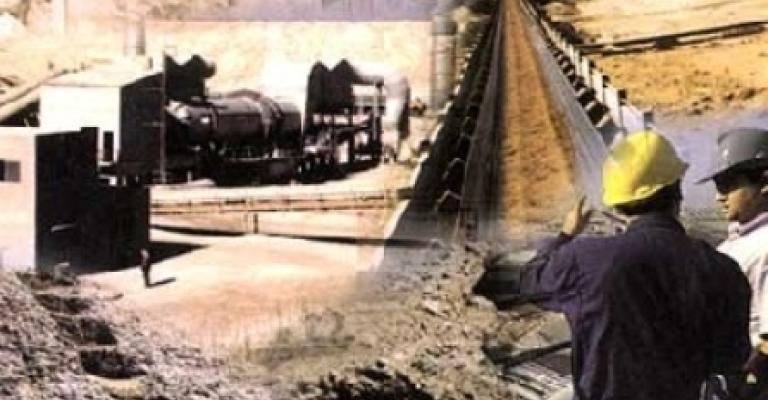 عمال البوتاس مستمرون في اعتصامهم و ينقلونه إلى رئاسة الوزراء يوم الأحد عمال البوتاس مستمرون في اعتصامهم و ينقلونه إلى رئاسة الوزراء يوم الأحد