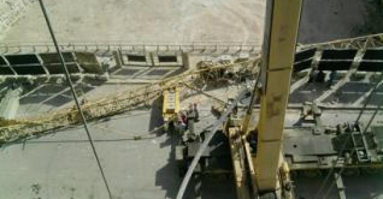 إقناع محام بالعدول عن الانتحار من فوق رافعة بمشروع العبدلي