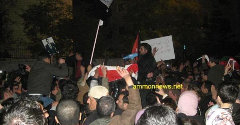 VIDEO: Jordanians pour into the streets celebrating the Egyptian Revolution