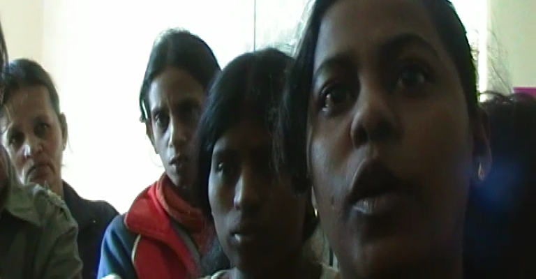 الأمن يعتقل 35 عاملة سيرلانكية معنفة