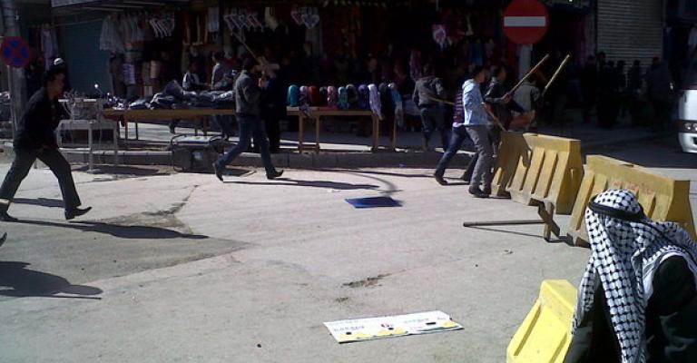 مؤتمر لـ”الوحدة” حول أحداث مسيرة الجمعة..والحكومة تدين الاعتداء عليها مؤتمر لـ”الوحدة” حول أحداث مسيرة الجمعة..والحكومة تدين الاعتداء عليها