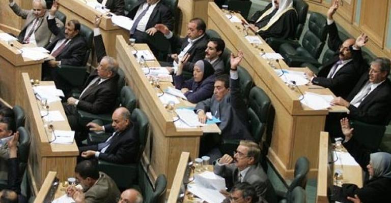 النواب يدين أحداث ليبيا ويواصل رفضه السياسي للقوانين المؤقتة