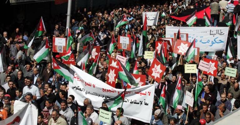 حواجز أمنية بين مسيرة وسط البلد ومسيرة موازية تأييدا للملك (صور)