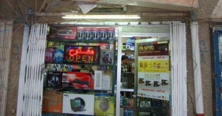 اصحاب محال نفقي الجامعة يعتصمون ضد ازالتها اصحاب محال نفقي الجامعة يعتصمون ضد ازالتها