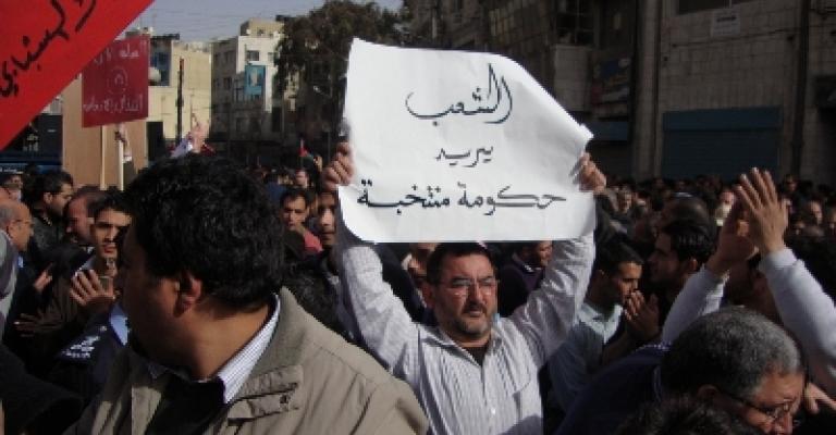 الأحزاب تجتمع على إدانة النواب وتختلف حول مواصلة المسيرات