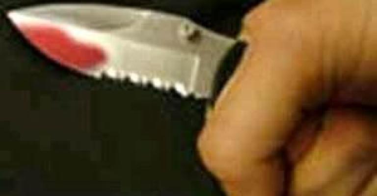 مشاجرة بالأدوات الحادة على مرأى الأمن