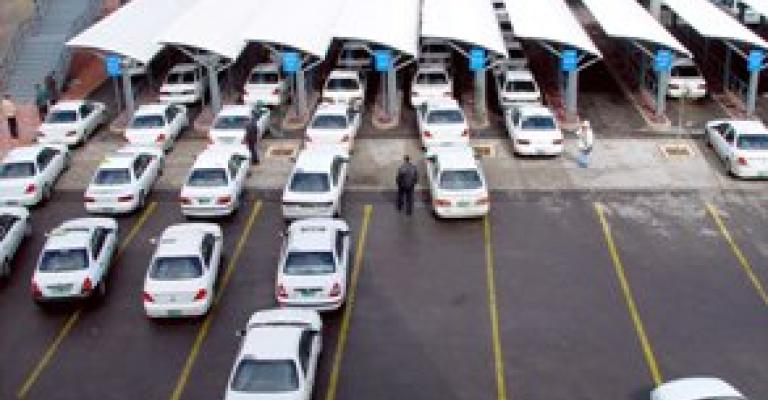 سائقو سرفيس المهاجرين- حي القيسية يهددون بإحراق سياراتهم سائقو سرفيس المهاجرين- حي القيسية يهددون بإحراق سياراتهم