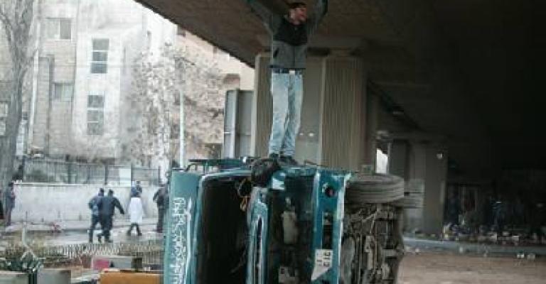 الأمن يطبق خطة صارمة لحماية المشاركين في الاعتصامات الأمن يطبق خطة صارمة لحماية المشاركين في الاعتصامات