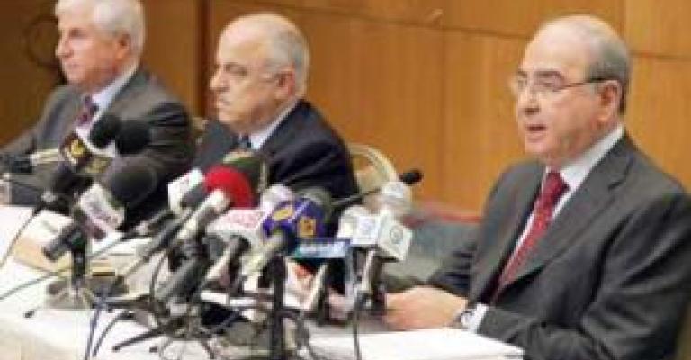 مخرجات لجنة الحوار تصدر قريبا والجدل حولها لا ينتهي مخرجات لجنة الحوار تصدر قريبا والجدل حولها لا ينتهي