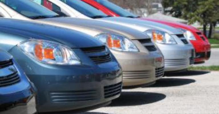 أصحاب مكاتب تأجير السيارات يعتصمون رفضا للعمر التشغيلي أصحاب مكاتب تأجير السيارات يعتصمون رفضا للعمر التشغيلي