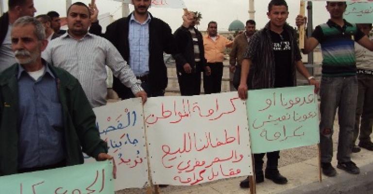 صور... مفصولو شركة مياهنا يبيعون أبنائهم 