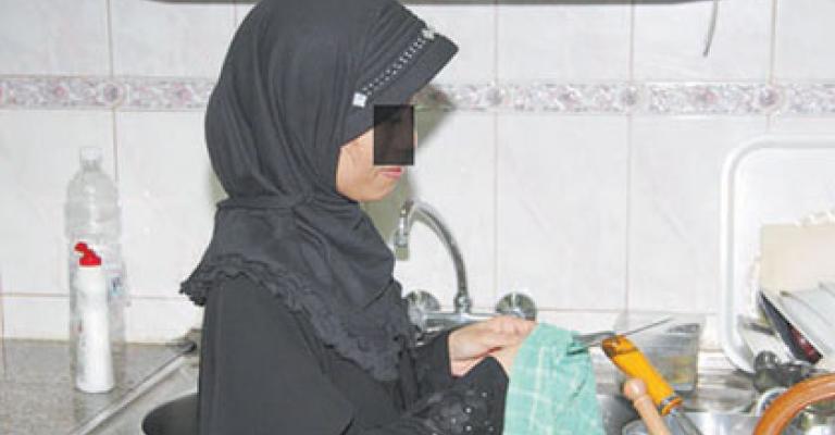 تقرير: ارتفاع عدد الانتهاكات بحق عاملات المنازل خلال 2010 تقرير: ارتفاع عدد الانتهاكات بحق عاملات المنازل خلال 2010