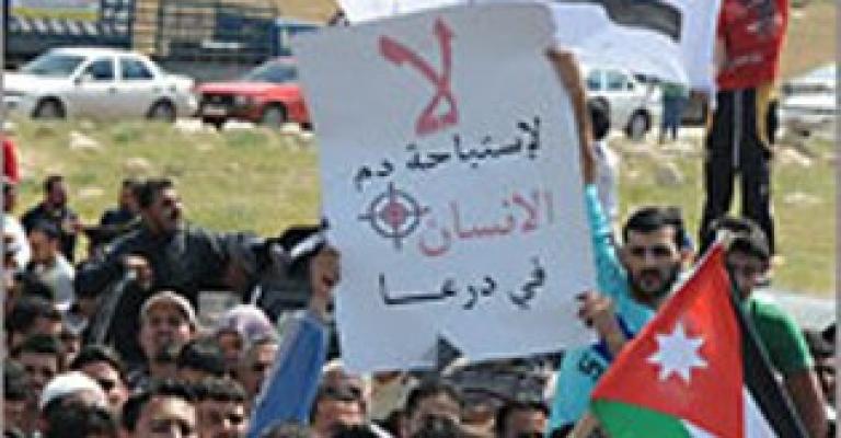 أهالي الرمثا يتجهون لمركز الحدود تضامنا مع أهالي درعا