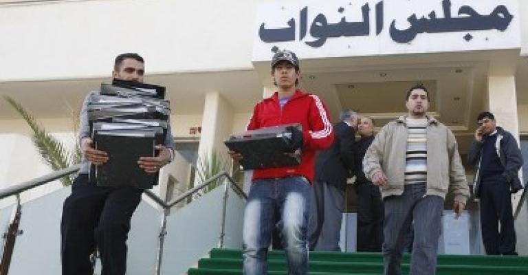 التخوف من الحل يدفع النواب للتلويح بالرحيل التخوف من الحل يدفع النواب للتلويح بالرحيل