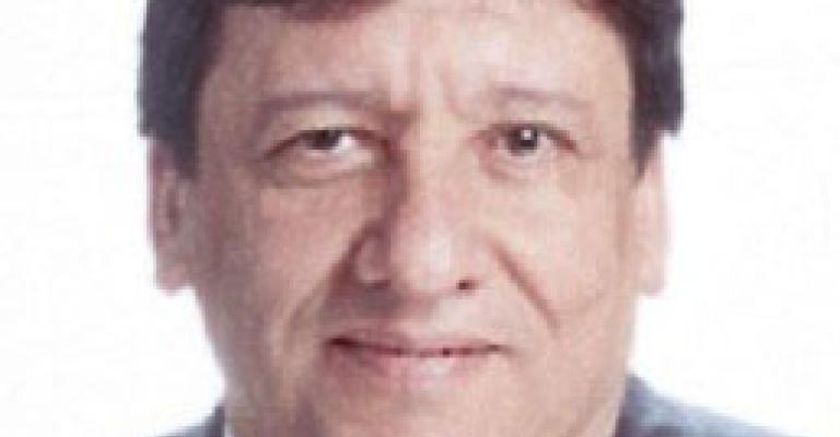 عزايزة يمازح مهنئيه عزايزة يمازح مهنئيه