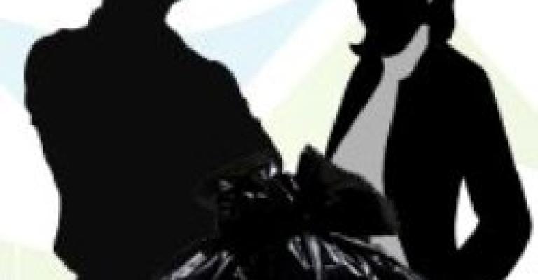 طلبة في "اليرموك" ينظمون حملة "بالكيس أحلى"