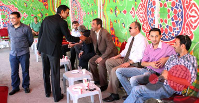 اتهامات لإدارة الدستور بالاستعانة بالبلطجية لتدمير خيمة الاعتصام