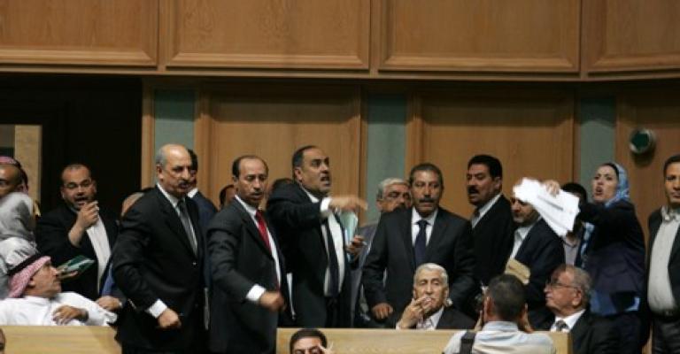 النواب يرفض الاعتداء على الاعلاميين ويطلب مهلة للإصلاح النواب يرفض الاعتداء على الاعلاميين ويطلب مهلة للإصلاح