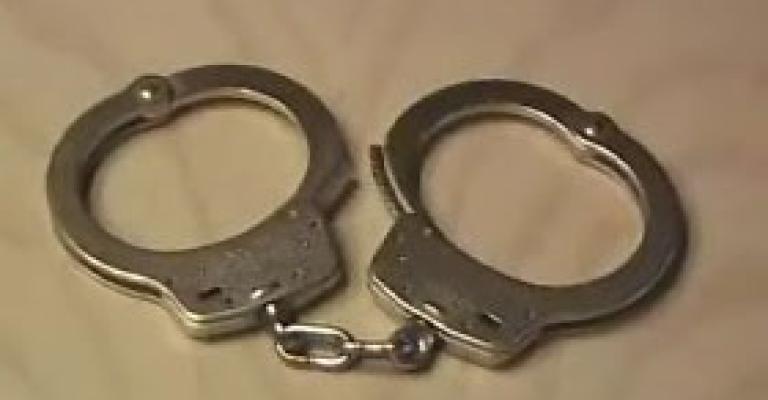 القبض على خادمة سرقت 500 دينار القبض على خادمة سرقت 500 دينار