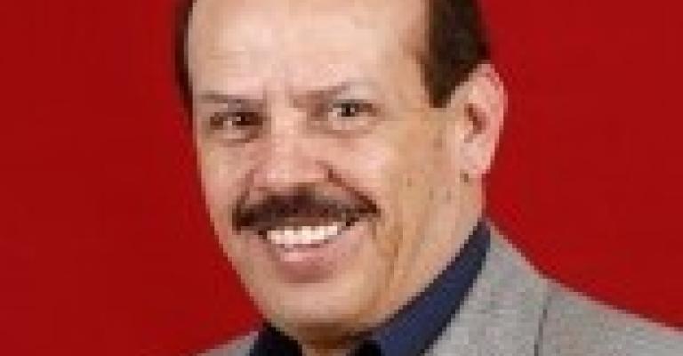 شموع أمام السفارة شموع أمام السفارة