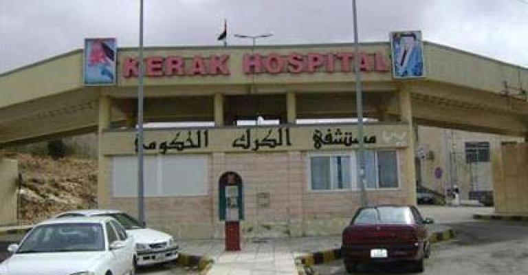 أجهزة الخلوي تضيء مستشفى الكرك بعد انقطاع الكهرباء.. صوت أجهزة الخلوي تضيء مستشفى الكرك بعد انقطاع الكهرباء.. صوت