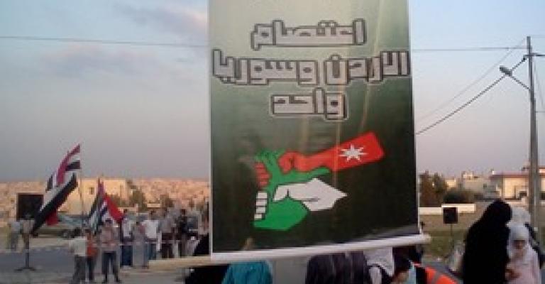 صور.. اعتصام أمام السفارة السورية: “كلنا طارق الخالدي”