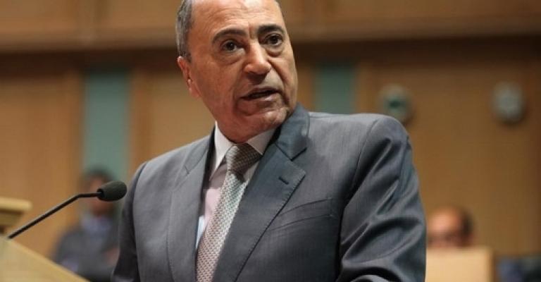 شاهد.. جلسة عصبية دافع البخيت العسكري فيها عن جرأته ويرفض إلقاء كرة البلديات في ملعب الحكومة شاهد.. جلسة عصبية دافع البخيت العسكري فيها عن جرأته ويرفض إلقاء كرة البلديات في ملعب الحكومة