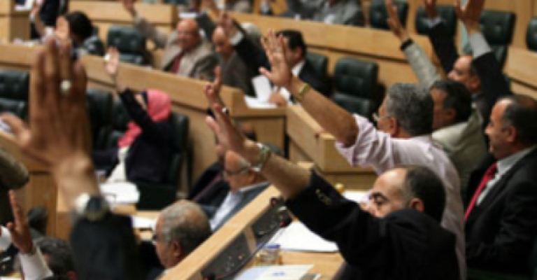 النواب يقر ملحق الموازنة..وشنيكات:سنكون مرتزقة للدول اﻷخرى