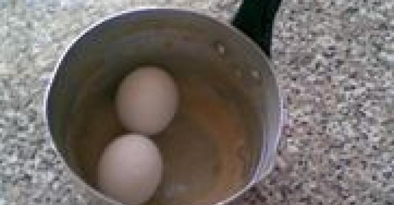 محاولة فاشلة لسلق البيض