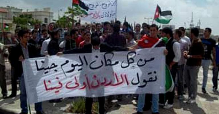 طلبة الطب العائدون من اليمن وليبيا: قرار الحكومة ضبابي طلبة الطب العائدون من اليمن وليبيا: قرار الحكومة ضبابي