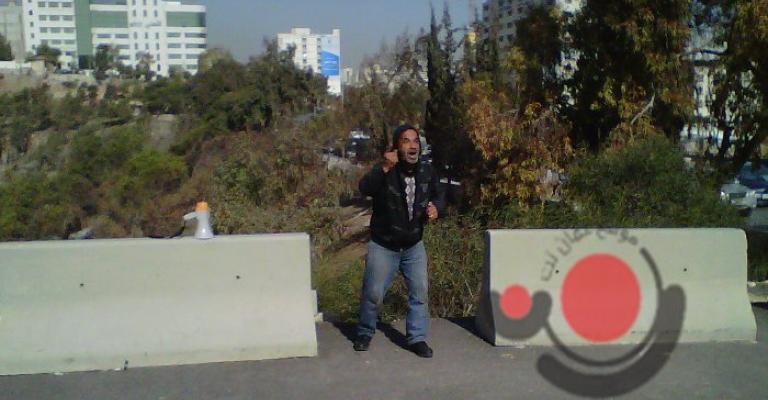 فيديو.. الصبيحي يحاول إحراق نفسه والخصاونة يتعهد بمتابعة قضيته فيديو.. الصبيحي يحاول إحراق نفسه والخصاونة يتعهد بمتابعة قضيته